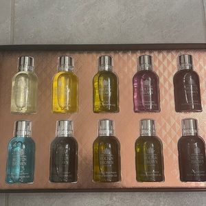 Molton Brown 50 ml, 10 bath and shower gels